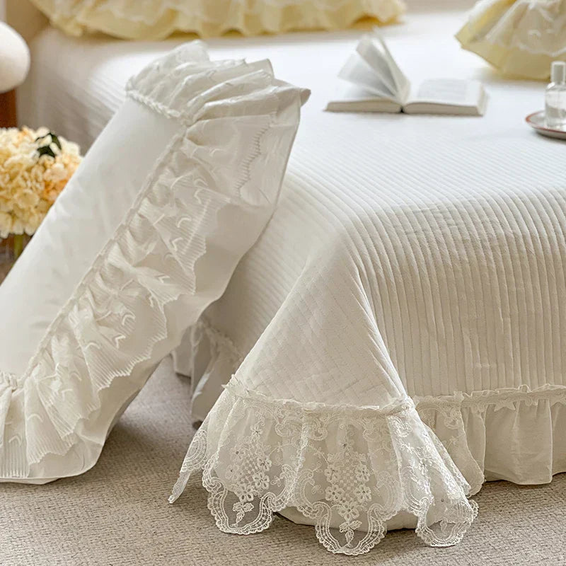 طقم مفروشات دانتيل مكشكش من DecorBites™ باللون الأبيض اللؤلؤي والأصفر الكريمي - قطن برنسيس