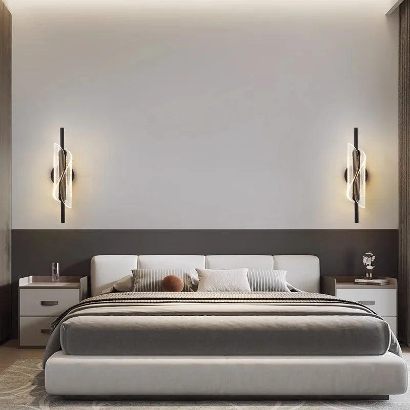 وحدة إضاءة جدارية LED DecorBites™ باللونين الذهبي والأسود لغرفة النوم وغرفة المعيشة والممر والردهة