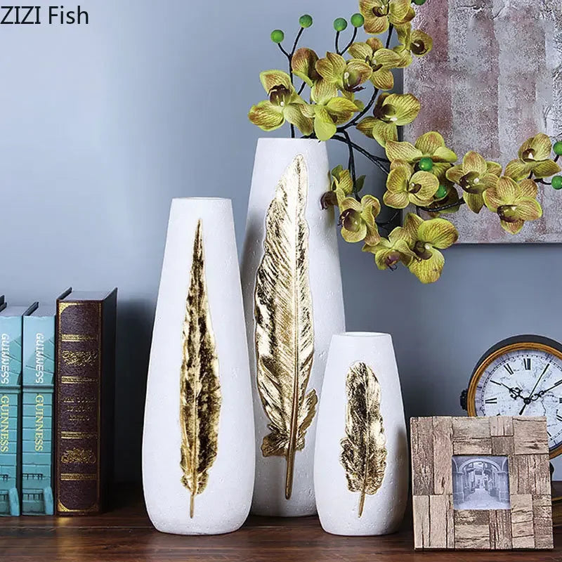 مجموعة مزهرية ريشة ذهبية وزهور اصطناعية DecorBites™ - ديكور منزلي عصري