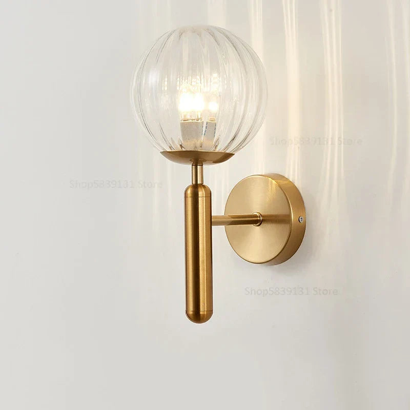 مصباح حائط DecorBites™ الكروي الزجاجي: إضاءة حائط معدنية حديثة لتزيين غرفة المعيشة وغرفة النوم بالمنزل