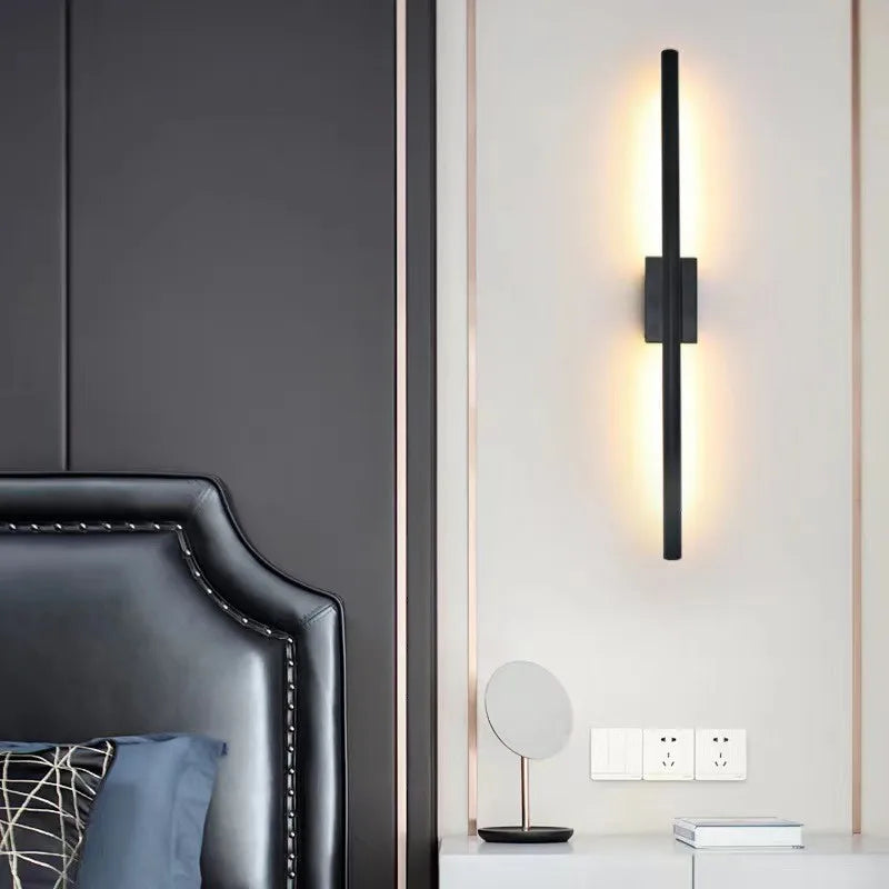 مصباح حائط LED أنبوبي خطي من DecorBites™ إضاءة علوية سفلية لون أسود وذهبي