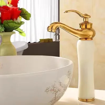 صنبور حوض الحمام نحاسي ذهبي جيد من ديكور بايتس™ | خلاط مياه ساخنة وباردة يُثبت على السطح