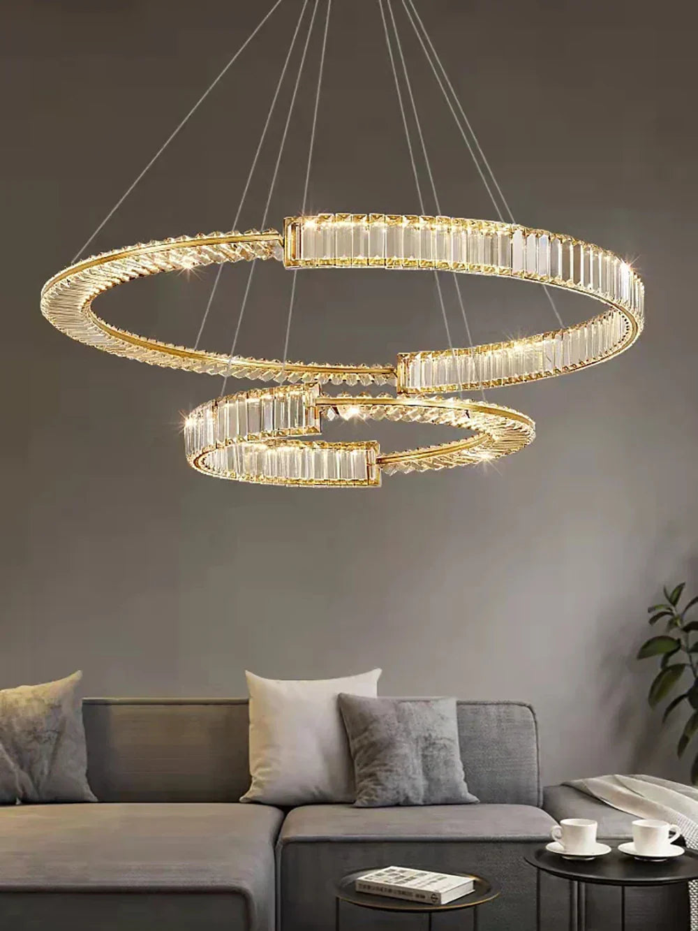 ثريا DecorBites™ الكريستال الذهبية بحلقات LED لديكور المنزل الفاخر البسيط