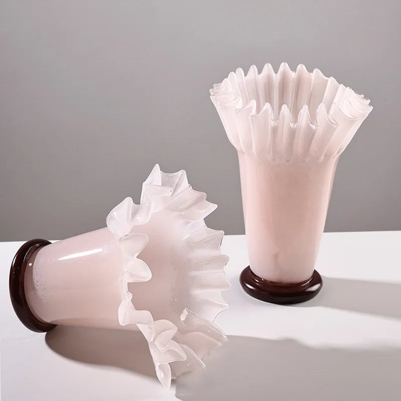 مزهرية زجاجية كبيرة من DecorBites™ بحافة ورقة اللوتس لديكور المنزل