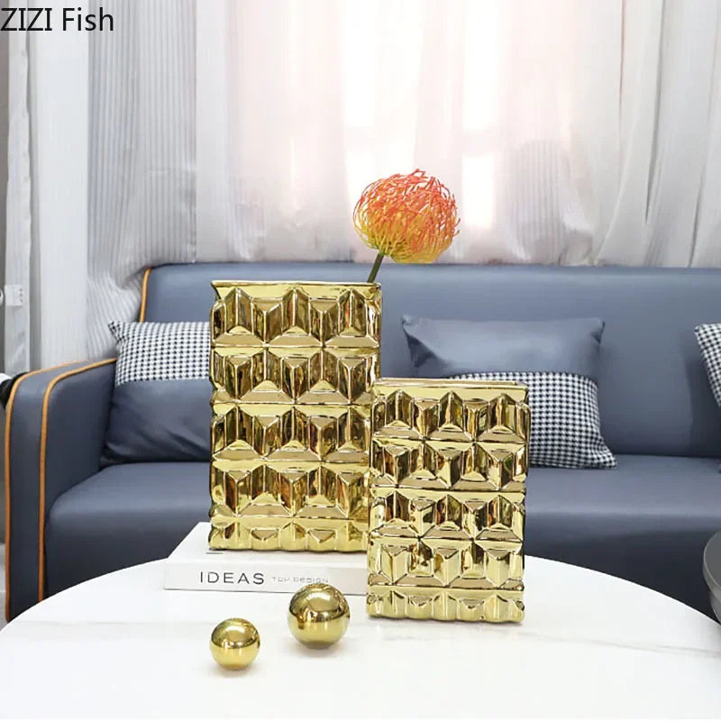 فازة سيراميك مربعة ذهبية DecorBites™ مع أزهار صناعية لتزيين الغرفة بلمسة جمالية
