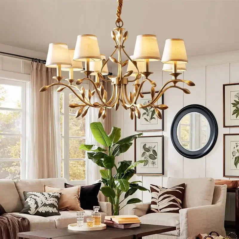 DecorBites™ ثريا نحاسية ذهبية مع أغطية قماشية وإضاءة LED
