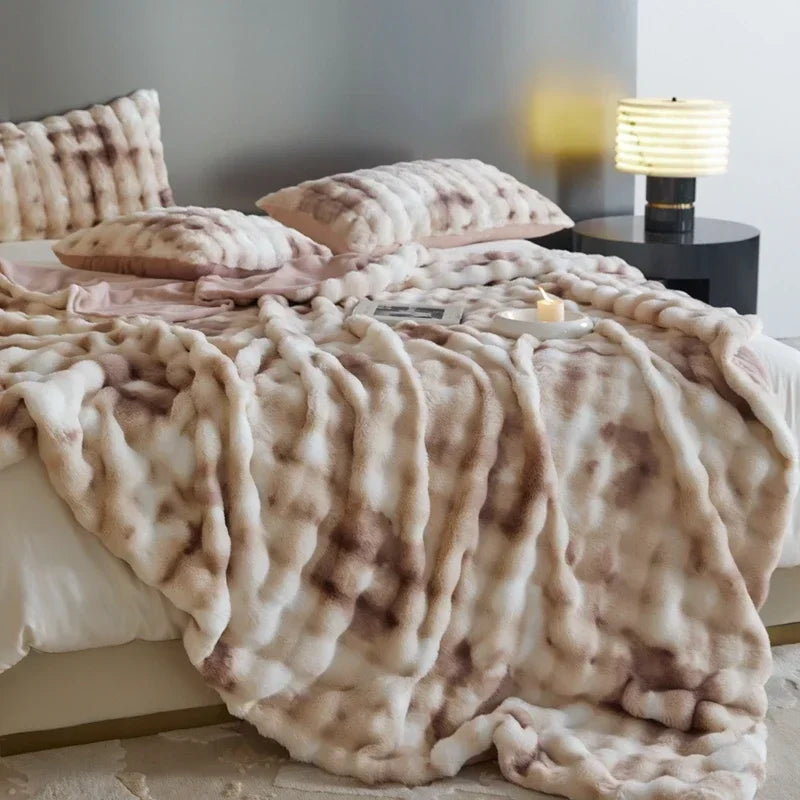 DecorBites™ Cozy Fleece Throws - Soft Plaid Blankets for Warmth and Comfort