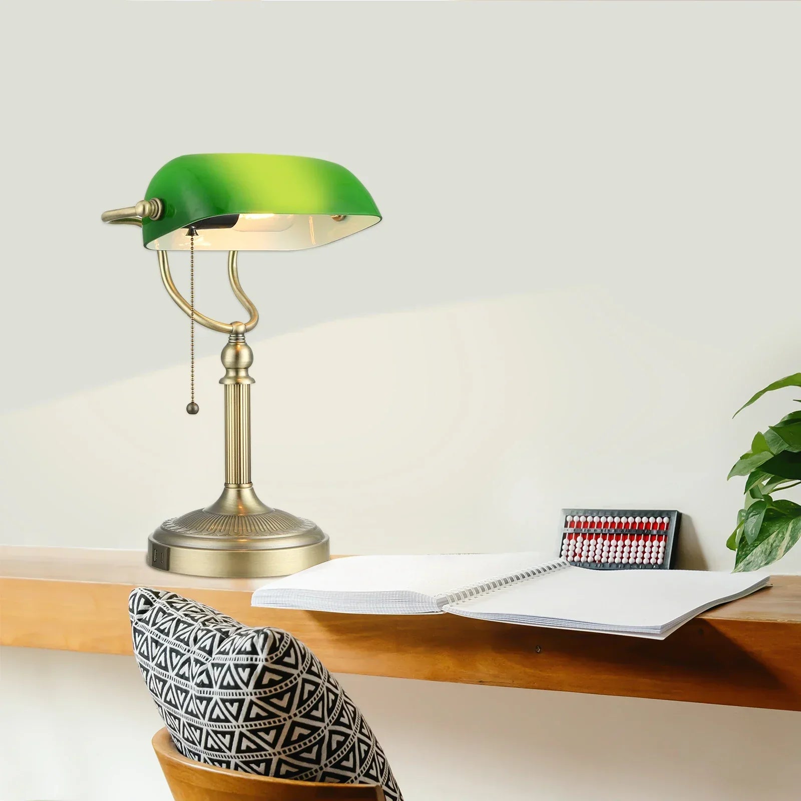 مصباح مكتب مصرفيين زجاجي أخضر DecorBites™ مع منفذ شحن USB ومفتاح سحب بسلسلة