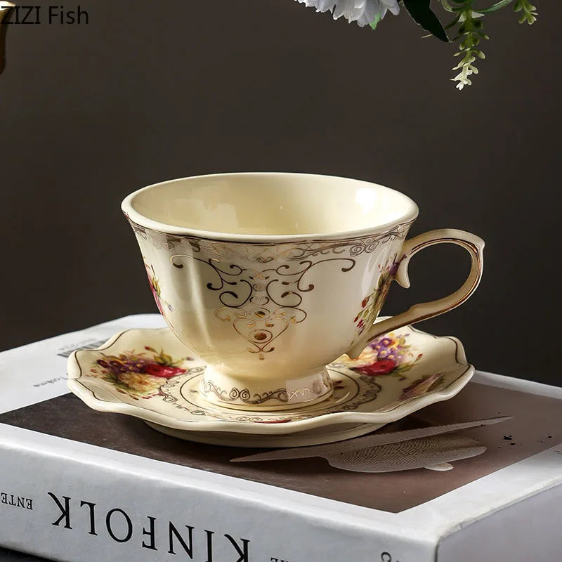 طقم فنجان وصحن سيراميك مزين بالدانتيل على شكل زهرة من DecorBites™ - فنجان شاي مطلي بالذهب لطاولة الطعام