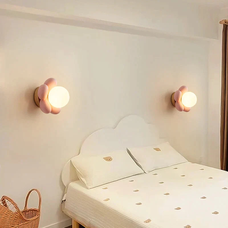 مصباح حائط LED براتنج زهور للأطفال من ديكور بايتس™، مصباح G9، أبيض وردي، ديكور غرفة نوم إبداعي