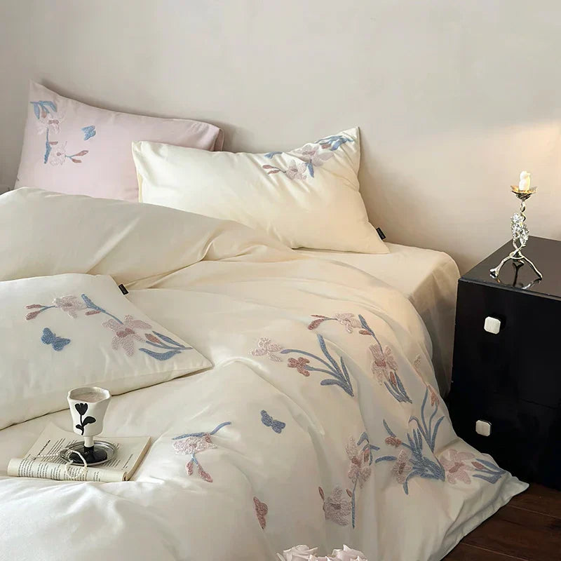 مجموعة مفروشات قطنية مطرزة بالورود الأنيقة من DecorBites™ - مقاسات مفرد ومزدوج وكينغ