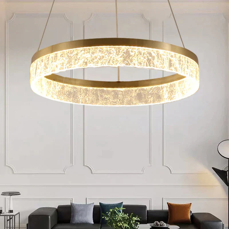 ثريات DecorBites™ الذهبية بتقنية LED لديكور أنيق للمنازل والفنادق