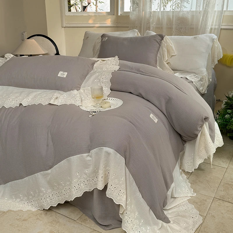 طقم مفروشات سرير الزفاف بتصميم الأميرة من الدانتيل والكشكشة من DecorBites™‎ مصنوع من القطن الخالص والناعم على البشرة