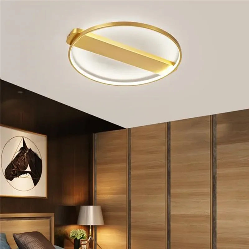 مصباح سقف نحاسي فاخر DecorBites™: مصباح غرفة نوم دائري بسيط لأسلوب أنيق