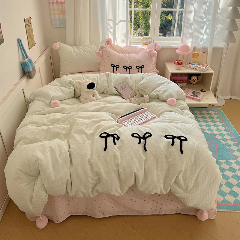 طقم سرير بومبوم بنمط فيونكة أميرات كورية من DecorBites™ - قياس كوين مفرد