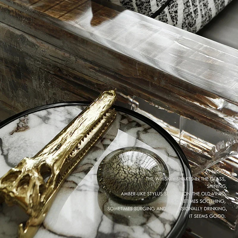 تمثال ديكور منزلي من الراتنج على شكل جمجمة تمساح ذهبية من DecorBites™