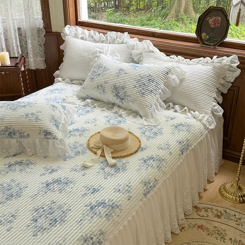 طقم مفرش سرير DecorBites™ Lace Ruffles مع أغطية وسائد لأسرّة 1.2-2 متر