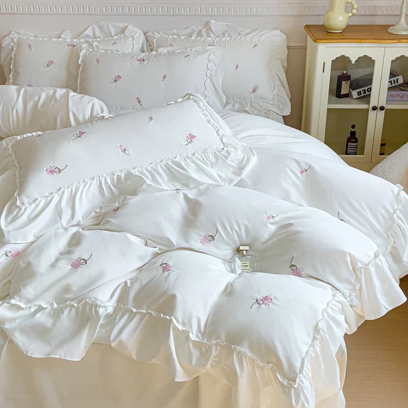 طقم ملاءات سرير بأزهار الورد الكورية من DecorBites™ بطبعات دانتيل مكشكشة - غطاء لحاف من القطن الناعم