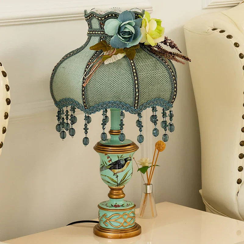 مصباح طاولة DecorBites™ الأخضر من الراتنج: مصباح عتيق بجانب السرير لديكور غرفة النوم
