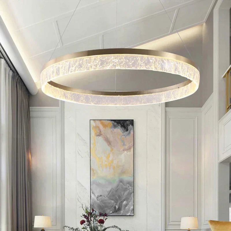 ثريات DecorBites™ الذهبية بتقنية LED لديكور أنيق للمنازل والفنادق