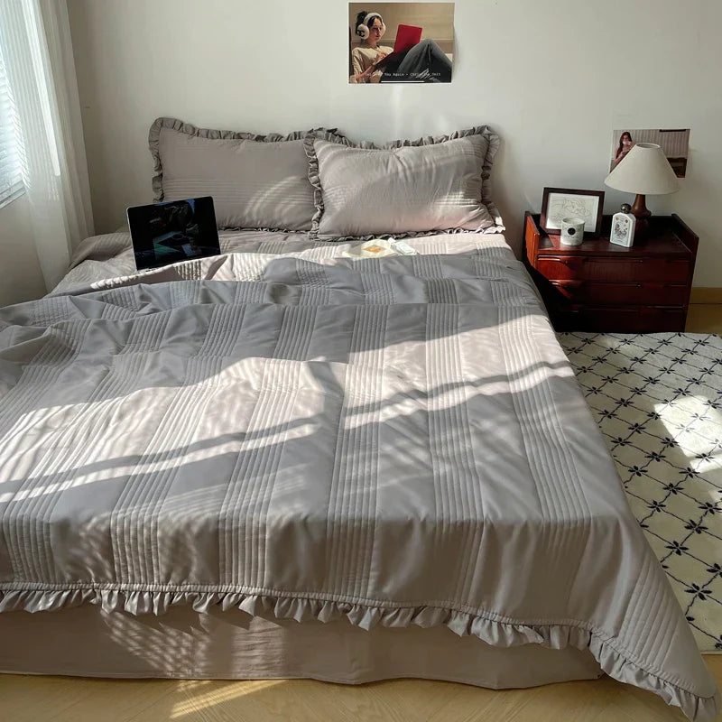 DecorBites™ مفرش سرير صيفي من الدانتيل الكوري بتصميم أميرة مكشكش - طقم مفروشات من 3 قطع