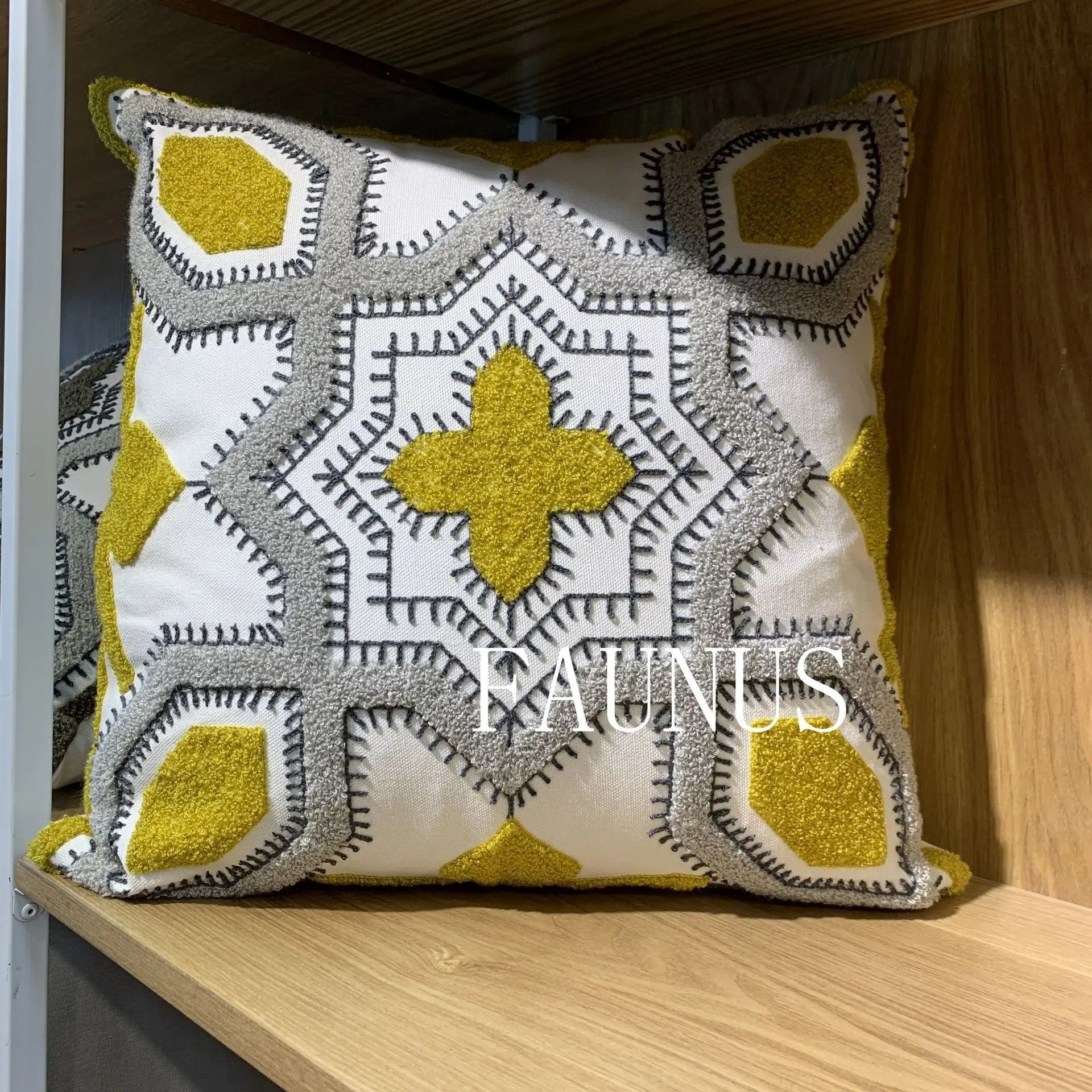 طقم غطاء وسادة قطني بتطريز أوراق الشجر من DecorBites™ - أغطية وسائد للديكور المنزلي 45x45