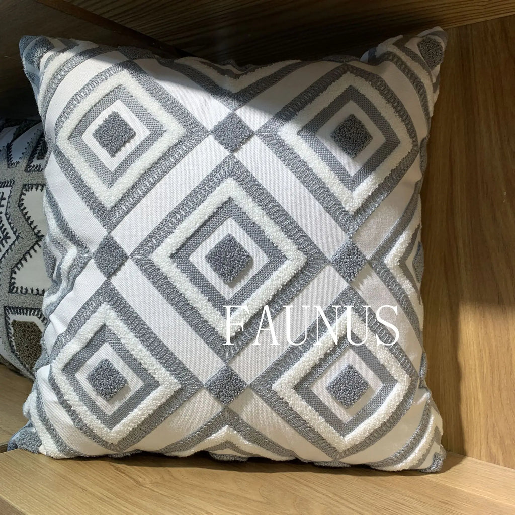 طقم غطاء وسادة قطني بتطريز أوراق الشجر من DecorBites™ - أغطية وسائد للديكور المنزلي 45x45