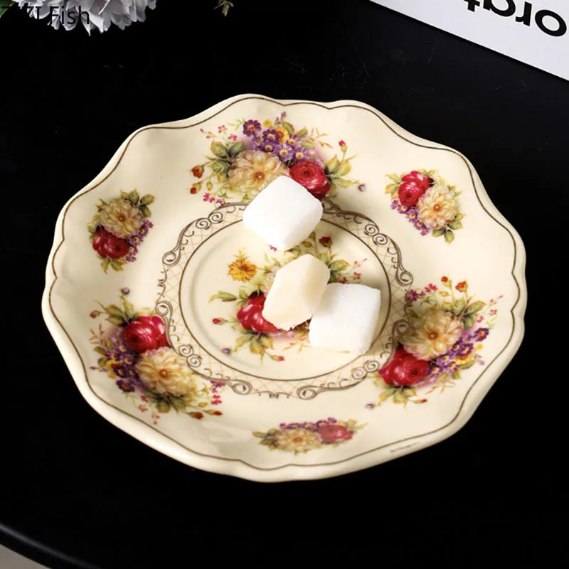 طقم فنجان وصحن سيراميك مزين بالدانتيل على شكل زهرة من DecorBites™ - فنجان شاي مطلي بالذهب لطاولة الطعام