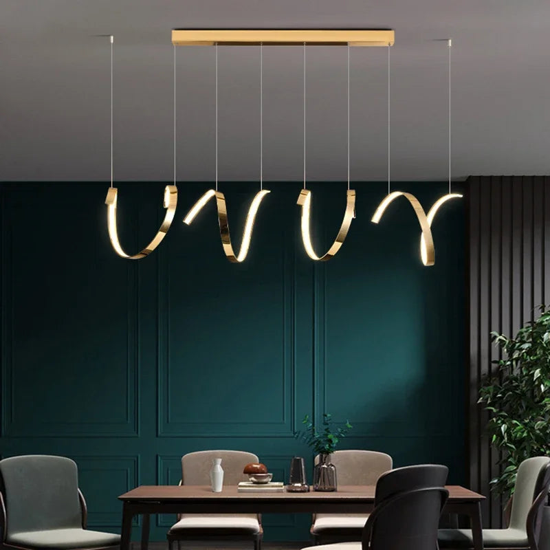 مصابيح معلقة LED غير منتظمة من DecorBites™ باللون الذهبي لإضاءة غرف المعيشة والطعام العصرية