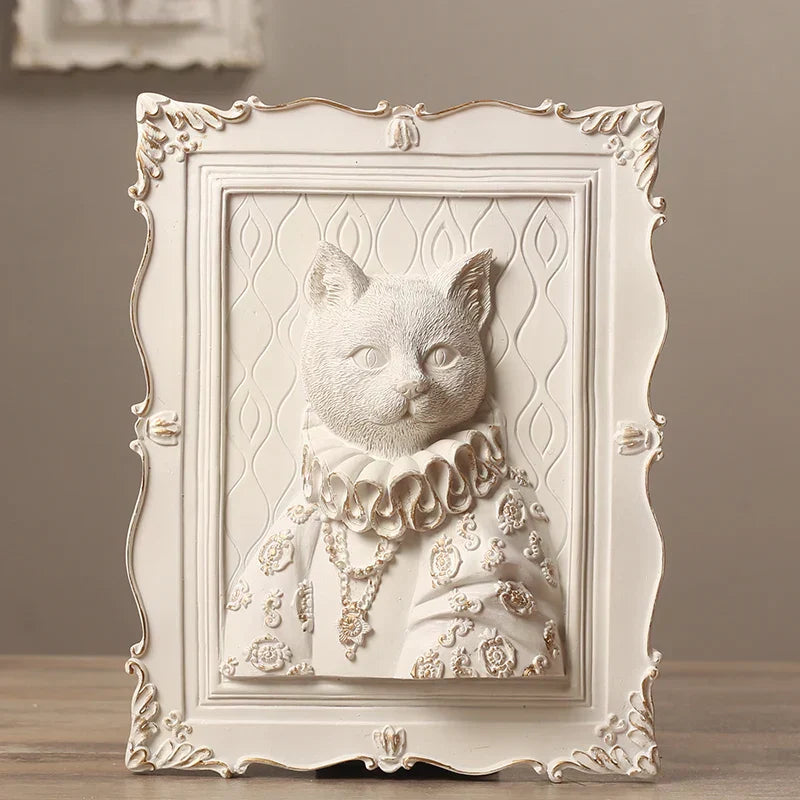 DecorBites™ إطار زخرفة جدارية متدلية من الراتنج على شكل قطة "إيرل" للمسة غريبة.