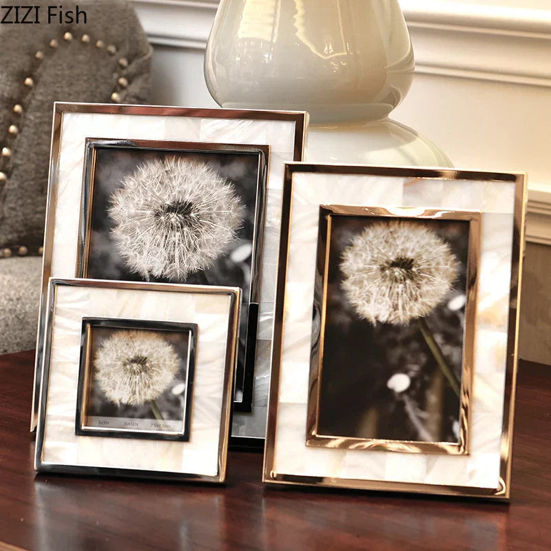 إطار صور شل الذهبي من DecorBites™ لديكور طاولة السرير لصور العائلة
