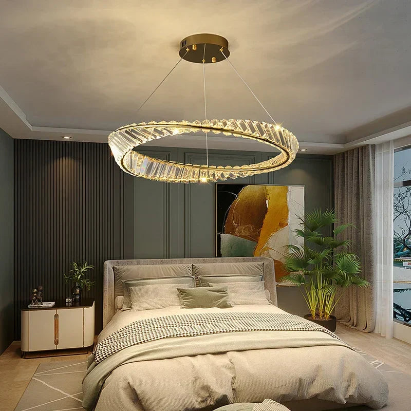 ثريا قلادة كريستال ذهبية بتقنية LED من DecorBites™ لإنارة غرف المعيشة والطعام الفاخرة والديكور