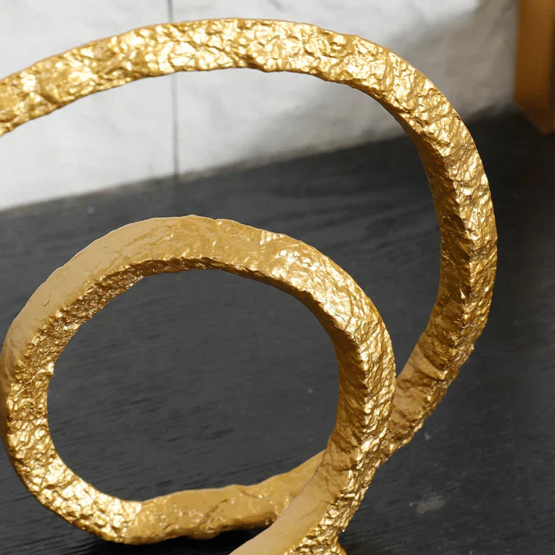 DecorBites™ حلية الدائرة الذهبية المجوفة: تماثيل ديكور المنزل