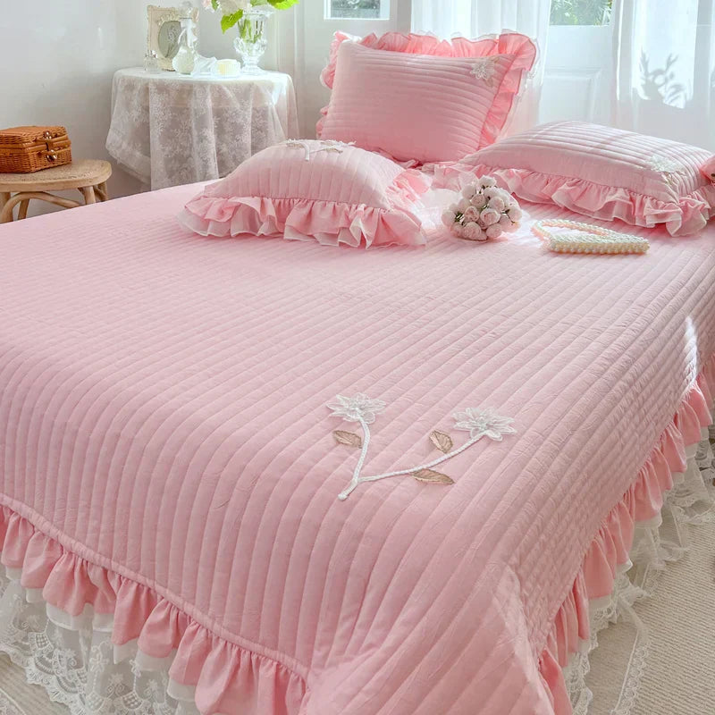 DecorBites™ Handmade Lace Flowers Quilted Bedspread Coverlet Queen Double Mattress Cover