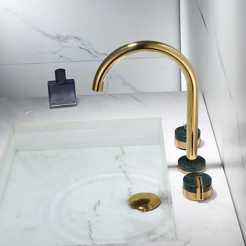 خلاط حوض حمام واسع من النحاس الذهبي والرخام من DecorBites™ مقاس 8 بوصات