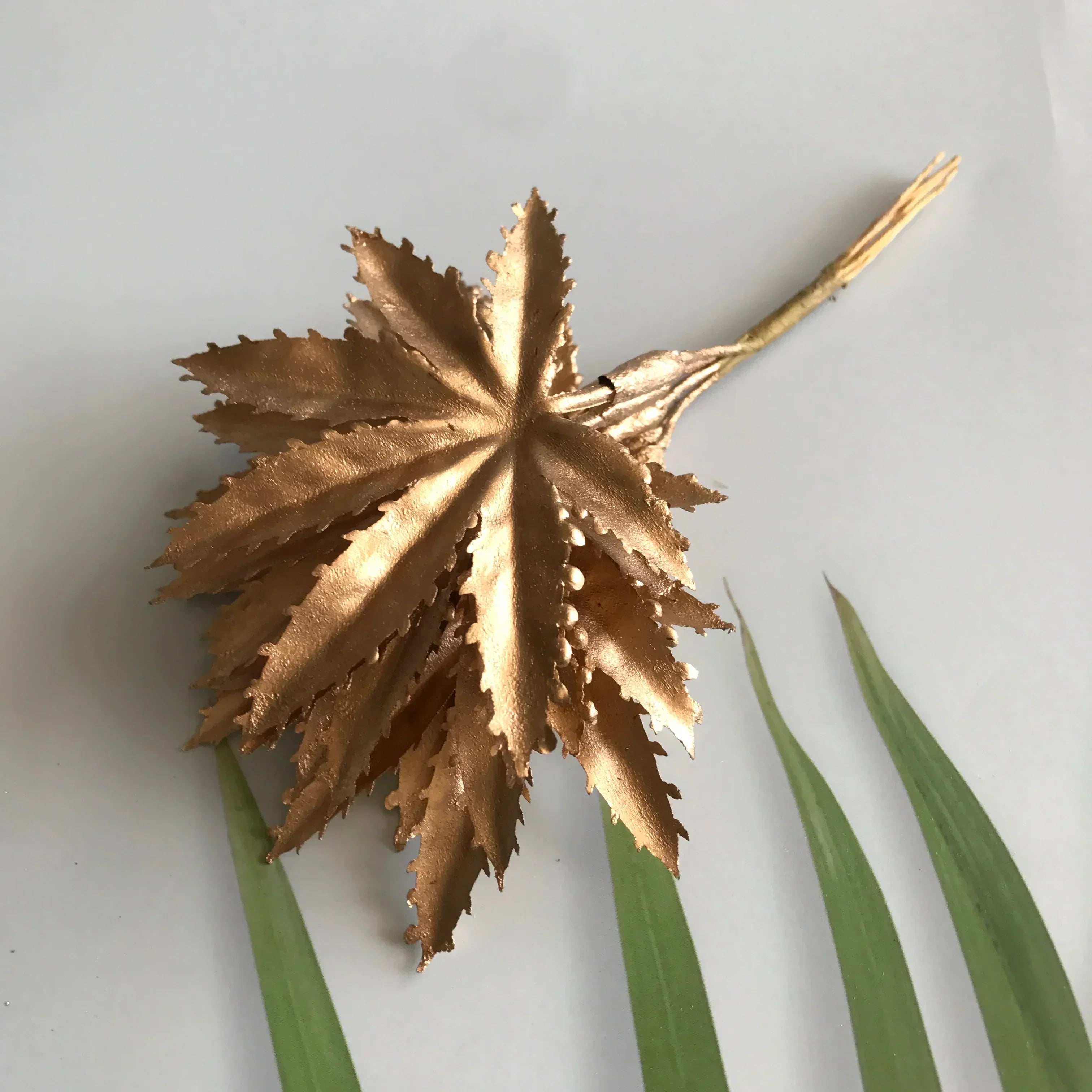 DecorBites™ Gold Hybrid Flower Cherry Stamen Berries Bundle لتزيينك بنفسك