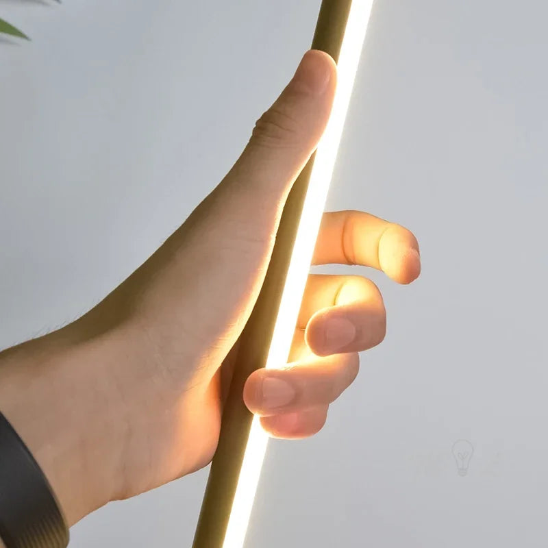 DecorBites™ مصباح أرضي ذهبي LED بتصميم عصري بسيط لغرفة المعيشة وغرفة النوم