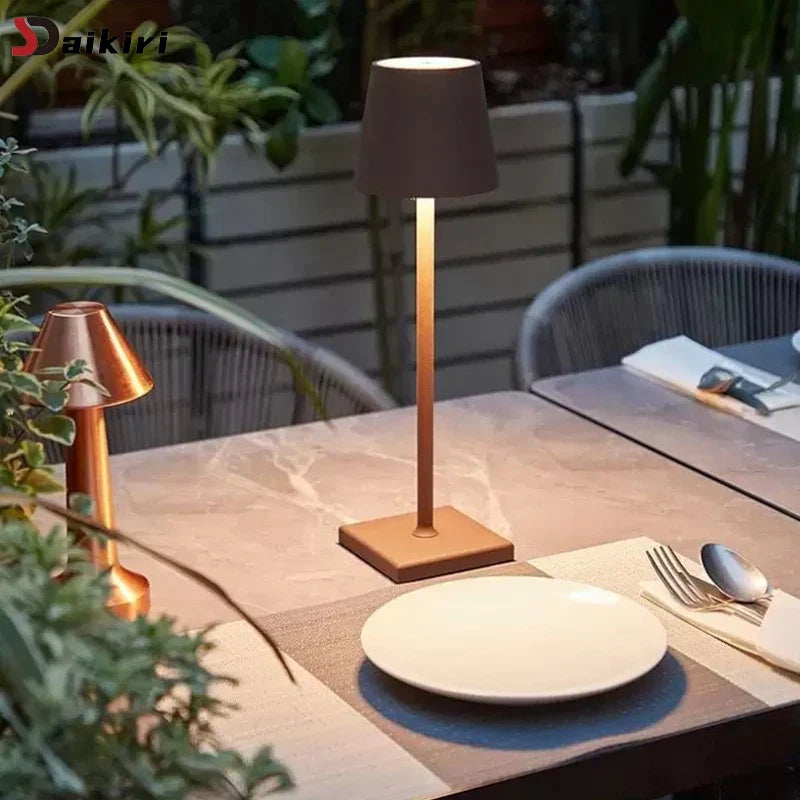 مصباح طاولة فسيفساء DecorBites™ LED لاسلكي مع شاحن لاسلكي وخاصية تعتيم باللمس