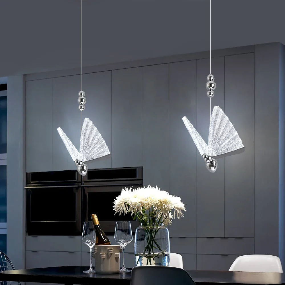 DecorBites™ مصباح LED معلق على شكل فراشة لغرفة النوم وغرفة المعيشة: تركيبات مصابيح ثريا حديثة