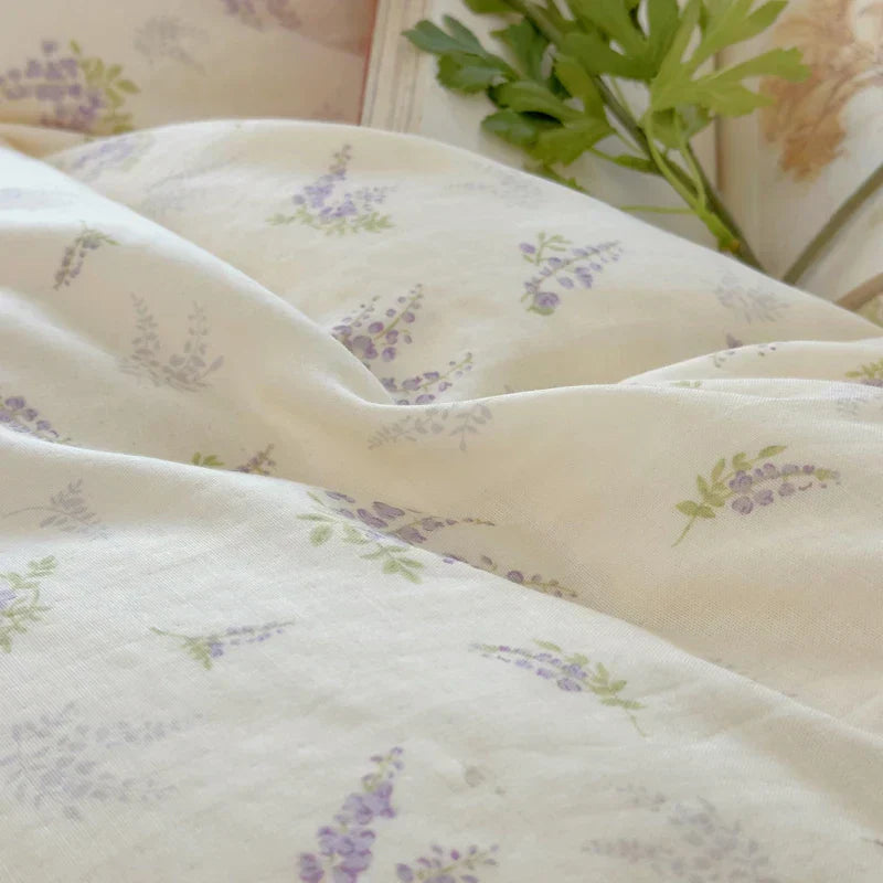 طقم لحاف DecorBites™ Lavender Lace: لحاف مقاس كوين مفرد، شرشف، أغطية وسائد