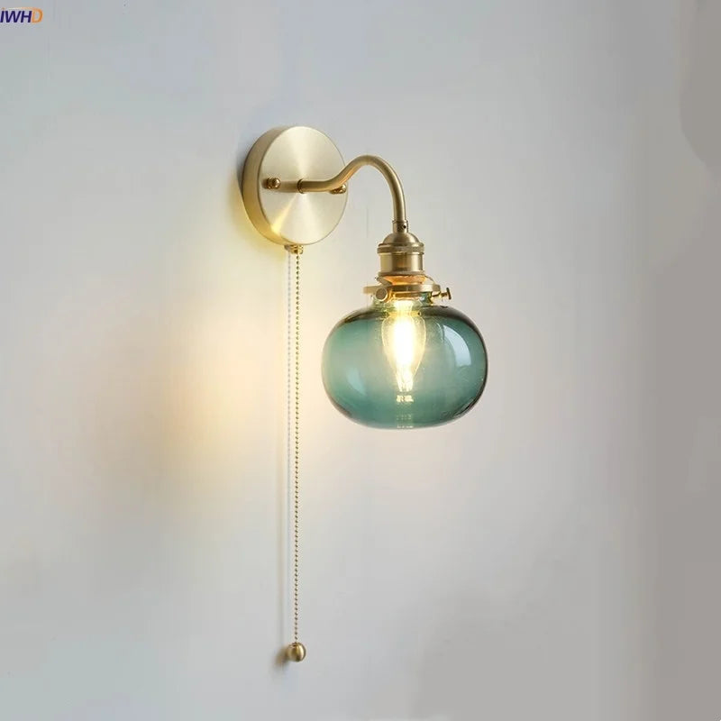 مصباح حائط LED كروي أخضر من DecorBites™، بقاعدة نحاسية، ومفتاح بسلسلة سحب