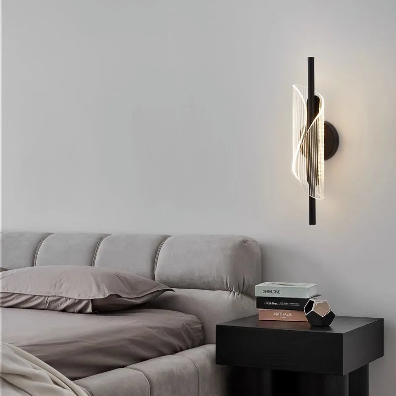 وحدة إضاءة جدارية LED DecorBites™ باللونين الذهبي والأسود لغرفة النوم وغرفة المعيشة والممر والردهة