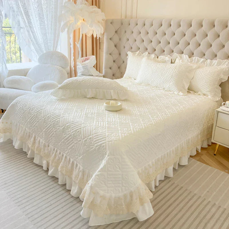 طقم فراش مبطن من DecorBites™ بنمط أميرة كوري مع كشكشة دانتيل 200x230 سم