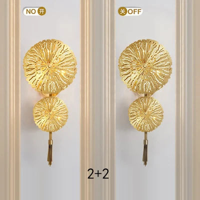 أباليك حائط بإطار نحاسي ذهبي بتصميم زهرة من DecorBites™ لإنارة غرف الطعام الفندقية