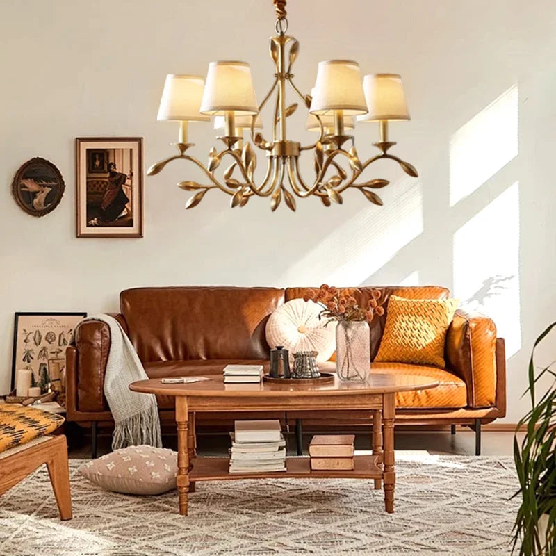 DecorBites™ ثريا نحاسية ذهبية مع أغطية قماشية وإضاءة LED