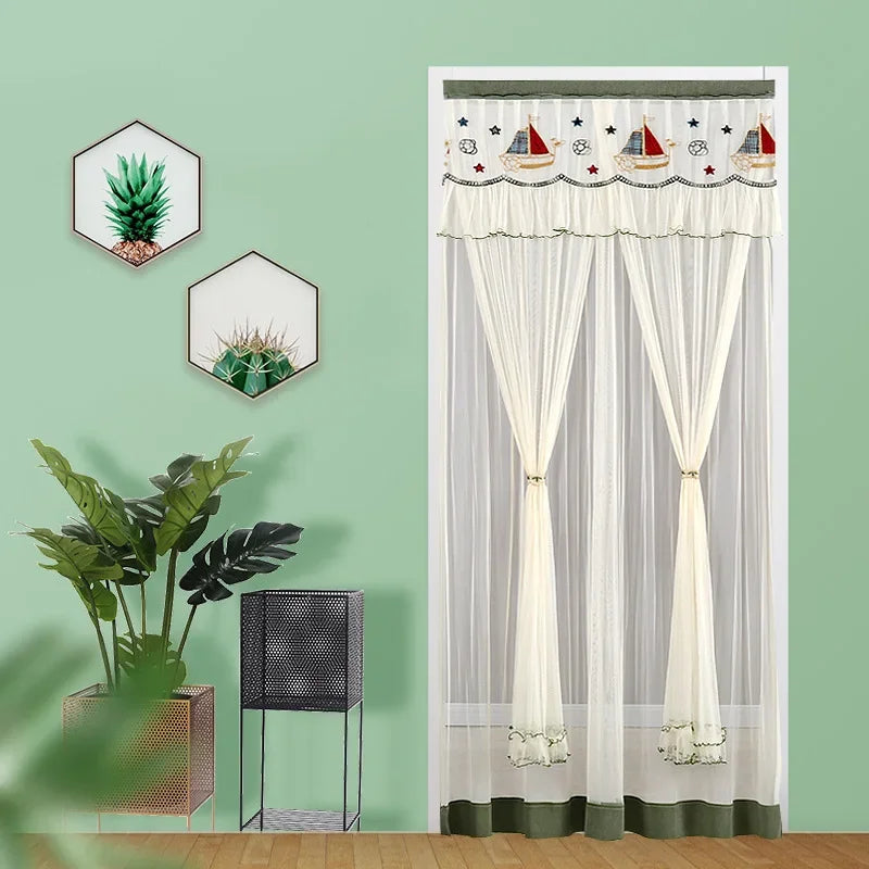 ستائر باب ناموسية دانتيل مطرزة مضادة للبعوض من DecorBites™ - تصميم مطوي لمرور الضوء والهواء