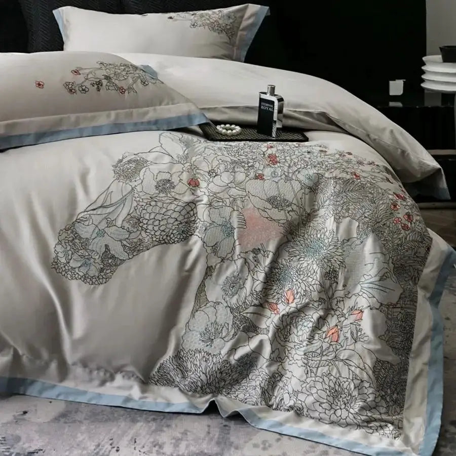 طقم سرير فاخر من DecorBites™ مطرّز بالقطن والزهور والخيول - غطاء لحاف، شرشف سرير، أغطية وسائد