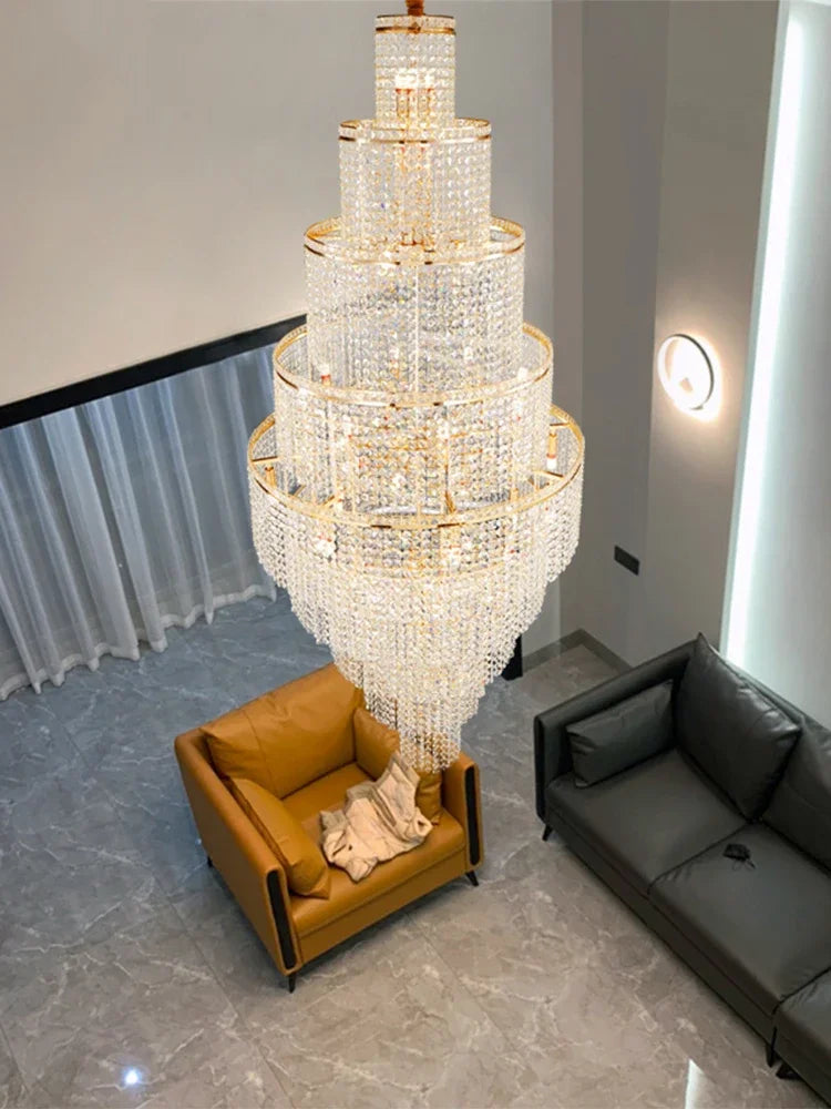 ثريا كريستالية ذهبية كبيرة من DecorBites™ للأسقف العالية الفاخرة الحديثة