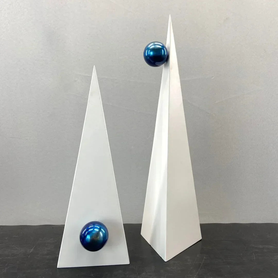 DécorBites™ Ornement Triangle Géométrique Boule Bleue : Figurine Décorative Abstraite