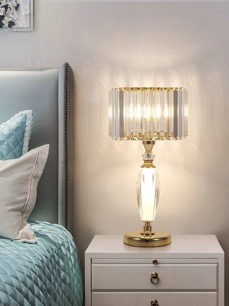 مصباح طاولة كريستال DecorBites™: إضاءة سرير عصرية وفاخرة للديكور